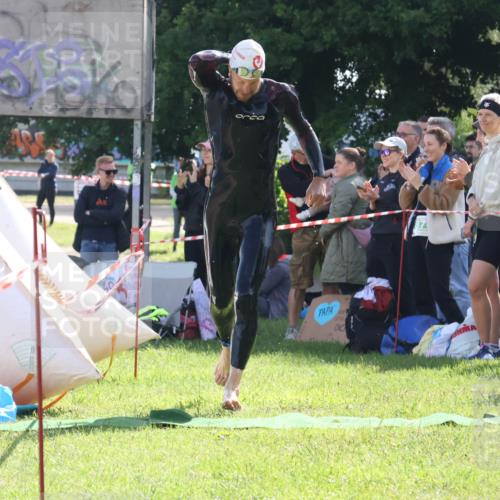16.06.2024 - 26. Vierlanden-Triathlon Lena Gebhardt http://msf.ph/oto/6314312 16.06.2024 09:41:50 Schwimmen 3, 106, 3, 106 meine-sportfotos.de
