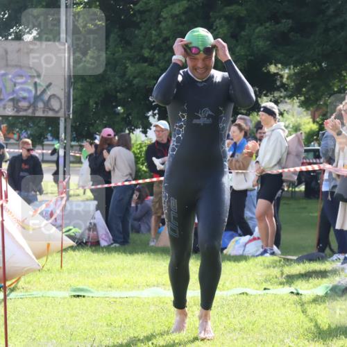 16.06.2024 - 26. Vierlanden-Triathlon Lena Gebhardt http://msf.ph/oto/6314347 16.06.2024 09:41:55 Schwimmen 3, 106, 3, 106 meine-sportfotos.de