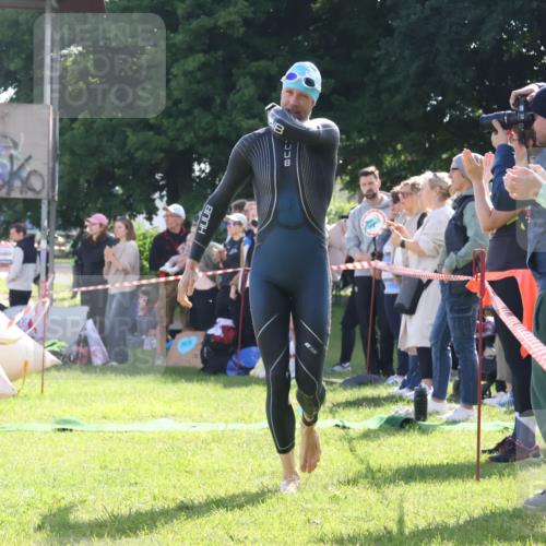 16.06.2024 - 26. Vierlanden-Triathlon Lena Gebhardt http://msf.ph/oto/6314372 16.06.2024 09:42:14 Schwimmen 145, 147, 177, 145, 147, 177 meine-sportfotos.de