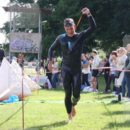 16.06.2024 - 26. Vierlanden-Triathlon Lena Gebhardt http://msf.ph/oto/6314404 16.06.2024 09:42:24 Schwimmen 65, 145, 177, 180, 65, 145, 177, 180 meine-sportfotos.de