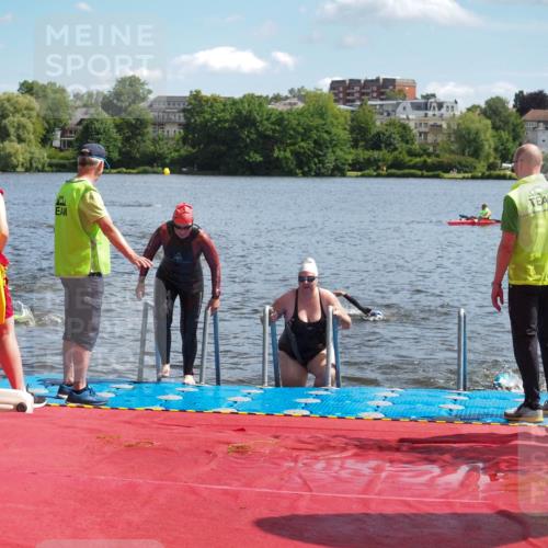 16.06.2024 - 7 Türme Triathlon KatJ http://msf.ph/oto/6314408 16.06.2024 11:21:14 Schwimmen 29, 149, 187, 234, 239, 243, 278 meine-sportfotos.de