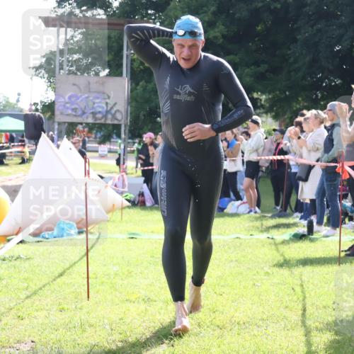 16.06.2024 - 26. Vierlanden-Triathlon Lena Gebhardt http://msf.ph/oto/6314437 16.06.2024 09:42:30 Schwimmen 65, 166, 177, 180, 65, 166, 177, 180 meine-sportfotos.de
