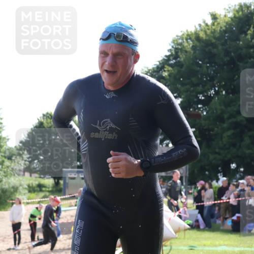 16.06.2024 - 26. Vierlanden-Triathlon Lena Gebhardt http://msf.ph/oto/6314447 16.06.2024 09:42:31 Schwimmen 65, 166, 177, 180, 65, 166, 177, 180 meine-sportfotos.de