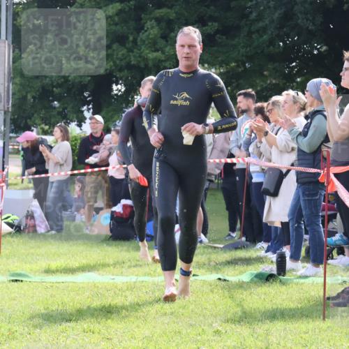 16.06.2024 - 26. Vierlanden-Triathlon Lena Gebhardt http://msf.ph/oto/6314454 16.06.2024 09:42:35 Schwimmen 65, 114, 166, 180, 65, 114, 166, 180 meine-sportfotos.de