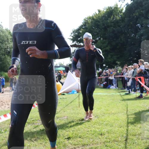16.06.2024 - 26. Vierlanden-Triathlon Lena Gebhardt http://msf.ph/oto/6314514 16.06.2024 09:42:43 Schwimmen 82, 114, 129, 166, 82, 114, 129, 166 meine-sportfotos.de