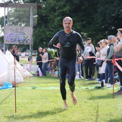 16.06.2024 - 26. Vierlanden-Triathlon Lena Gebhardt http://msf.ph/oto/6314540 16.06.2024 09:42:50 Schwimmen 82, 114, 129, 82, 114, 129 meine-sportfotos.de