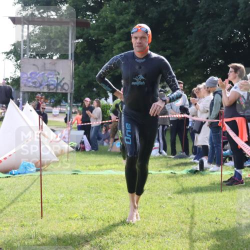 16.06.2024 - 26. Vierlanden-Triathlon Lena Gebhardt http://msf.ph/oto/6314545 16.06.2024 09:42:50 Schwimmen 82, 114, 129, 82, 114, 129 meine-sportfotos.de