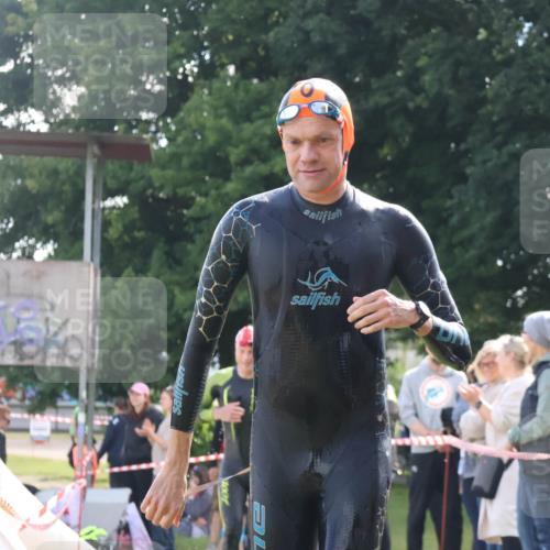 16.06.2024 - 26. Vierlanden-Triathlon Lena Gebhardt http://msf.ph/oto/6314547 16.06.2024 09:42:51 Schwimmen 82, 114, 129, 82, 114, 129 meine-sportfotos.de