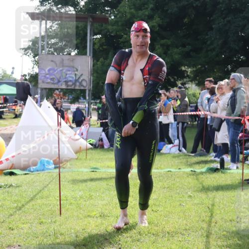 16.06.2024 - 26. Vierlanden-Triathlon Lena Gebhardt http://msf.ph/oto/6314566 16.06.2024 09:42:54 Schwimmen 82, 114, 129, 82, 114, 129 meine-sportfotos.de