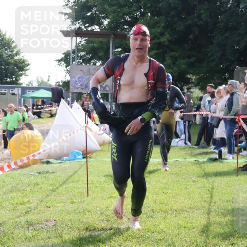 16.06.2024 - 26. Vierlanden-Triathlon Lena Gebhardt http://msf.ph/oto/6314567 16.06.2024 09:42:55 Schwimmen 82, 129, 82, 129 meine-sportfotos.de
