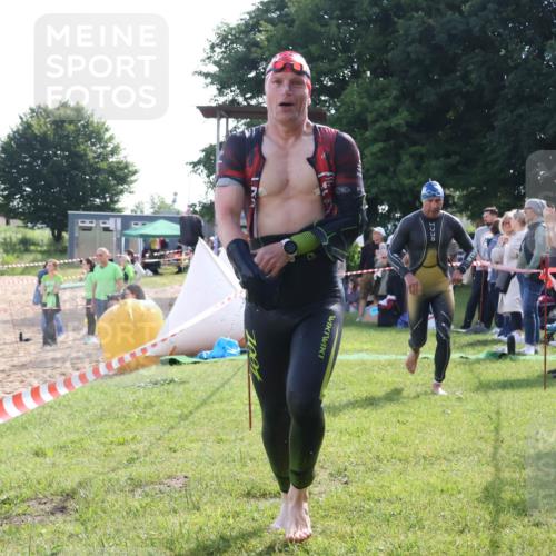 16.06.2024 - 26. Vierlanden-Triathlon Lena Gebhardt http://msf.ph/oto/6314571 16.06.2024 09:42:55 Schwimmen 82, 129, 82, 129 meine-sportfotos.de