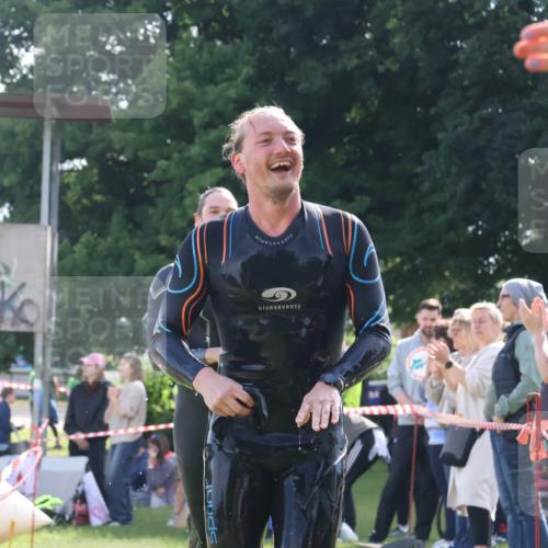 16.06.2024 - 26. Vierlanden-Triathlon Lena Gebhardt http://msf.ph/oto/6314639 16.06.2024 09:43:19 Schwimmen 10, 23, 47, 134, 10, 23, 47, 134 meine-sportfotos.de