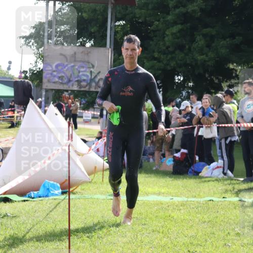 16.06.2024 - 26. Vierlanden-Triathlon Lena Gebhardt http://msf.ph/oto/6314674 16.06.2024 09:43:29 Schwimmen 55, 134, 55, 134 meine-sportfotos.de