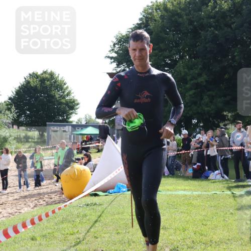 16.06.2024 - 26. Vierlanden-Triathlon Lena Gebhardt http://msf.ph/oto/6314686 16.06.2024 09:43:30 Schwimmen 55, 134, 55, 134 meine-sportfotos.de