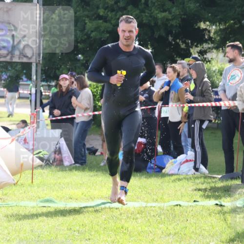 16.06.2024 - 26. Vierlanden-Triathlon Lena Gebhardt http://msf.ph/oto/6314695 16.06.2024 09:43:35 Schwimmen 55, 55 meine-sportfotos.de