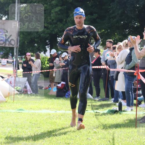 16.06.2024 - 26. Vierlanden-Triathlon Lena Gebhardt http://msf.ph/oto/6314758 16.06.2024 09:44:09 Schwimmen 13, 21, 29, 13, 21, 29 meine-sportfotos.de