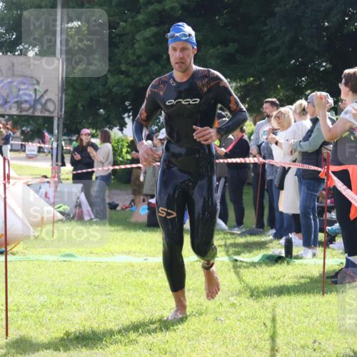 16.06.2024 - 26. Vierlanden-Triathlon Lena Gebhardt http://msf.ph/oto/6314763 16.06.2024 09:44:10 Schwimmen 13, 21, 29, 13, 21, 29 meine-sportfotos.de