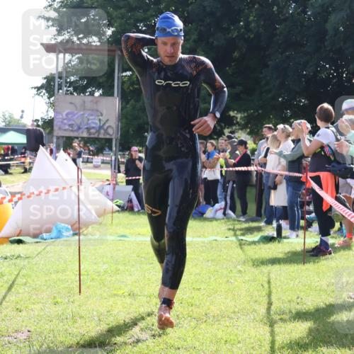 16.06.2024 - 26. Vierlanden-Triathlon Lena Gebhardt http://msf.ph/oto/6314770 16.06.2024 09:44:11 Schwimmen 13, 21, 29, 13, 21, 29 meine-sportfotos.de