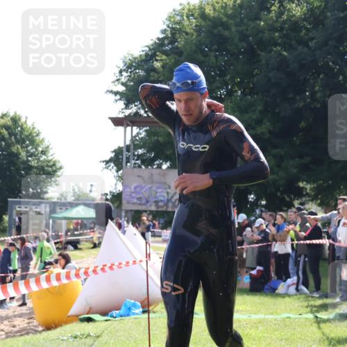 16.06.2024 - 26. Vierlanden-Triathlon Lena Gebhardt http://msf.ph/oto/6314773 16.06.2024 09:44:11 Schwimmen 13, 21, 29, 13, 21, 29 meine-sportfotos.de