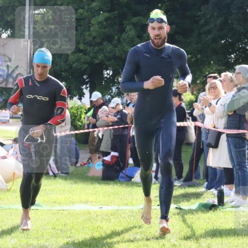 16.06.2024 - 26. Vierlanden-Triathlon Lena Gebhardt http://msf.ph/oto/6314783 16.06.2024 09:44:21 Schwimmen 13, 21, 13, 21 meine-sportfotos.de