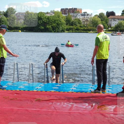16.06.2024 - 7 Türme Triathlon KatJ http://msf.ph/oto/6314794 16.06.2024 11:22:01 Schwimmen 18, 162 meine-sportfotos.de