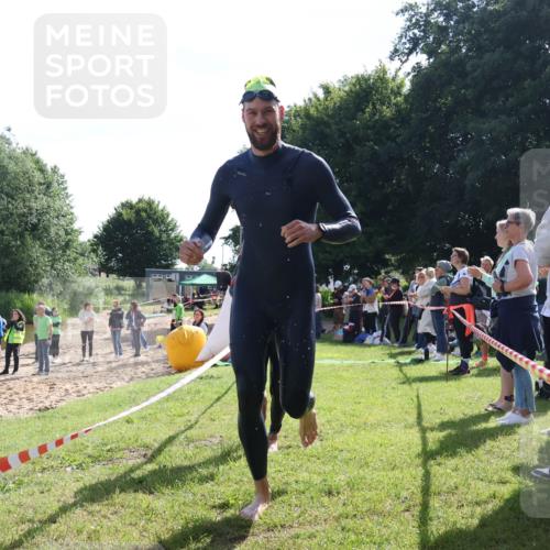 16.06.2024 - 26. Vierlanden-Triathlon Lena Gebhardt http://msf.ph/oto/6314796 16.06.2024 09:44:23 Schwimmen 13, 21, 13, 21 meine-sportfotos.de