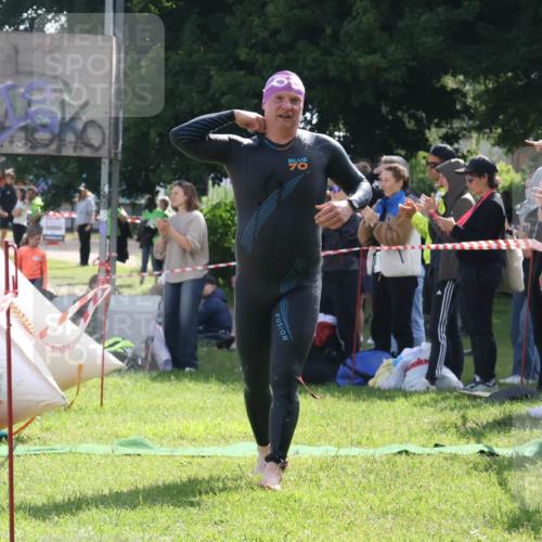 16.06.2024 - 26. Vierlanden-Triathlon Lena Gebhardt http://msf.ph/oto/6314814 16.06.2024 09:45:03 Schwimmen 17, 97, 120, 136, 160, 17, 97, 120, 136, 160 meine-sportfotos.de