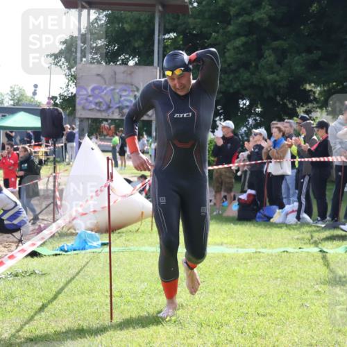 16.06.2024 - 26. Vierlanden-Triathlon Lena Gebhardt http://msf.ph/oto/6314926 16.06.2024 09:45:37 Schwimmen 51, 142, 51, 142 meine-sportfotos.de