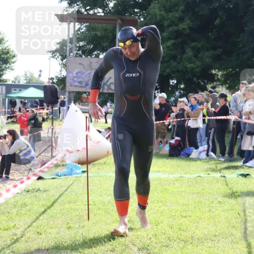 16.06.2024 - 26. Vierlanden-Triathlon Lena Gebhardt http://msf.ph/oto/6314929 16.06.2024 09:45:37 Schwimmen 51, 142, 51, 142 meine-sportfotos.de