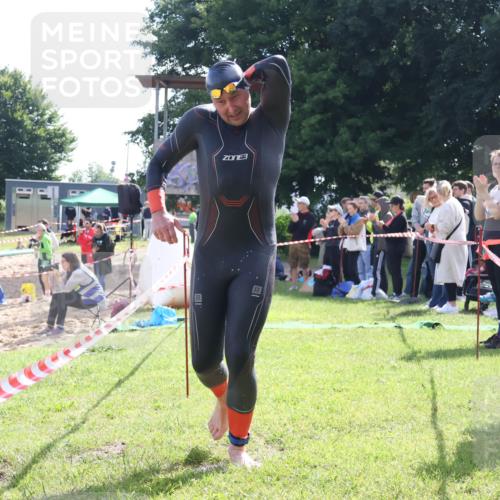 16.06.2024 - 26. Vierlanden-Triathlon Lena Gebhardt http://msf.ph/oto/6314933 16.06.2024 09:45:38 Schwimmen 51, 142, 51, 142 meine-sportfotos.de