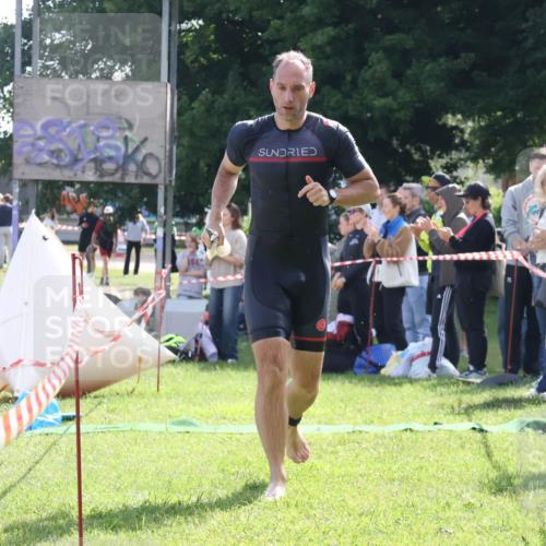 16.06.2024 - 26. Vierlanden-Triathlon Lena Gebhardt http://msf.ph/oto/6314948 16.06.2024 09:45:47 Schwimmen 51, 152, 51, 152 meine-sportfotos.de