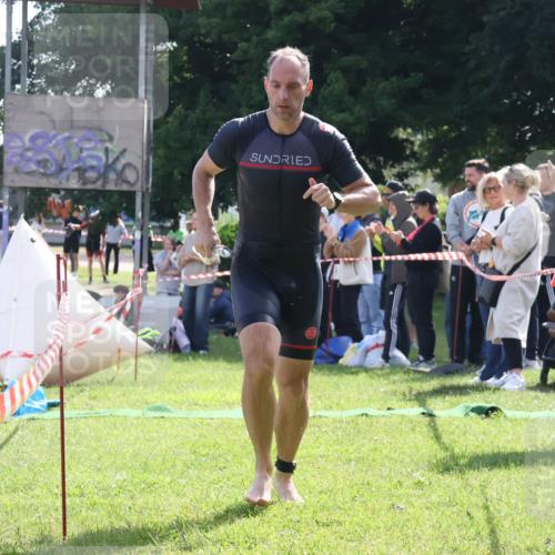 16.06.2024 - 26. Vierlanden-Triathlon Lena Gebhardt http://msf.ph/oto/6314952 16.06.2024 09:45:47 Schwimmen 51, 152, 51, 152 meine-sportfotos.de