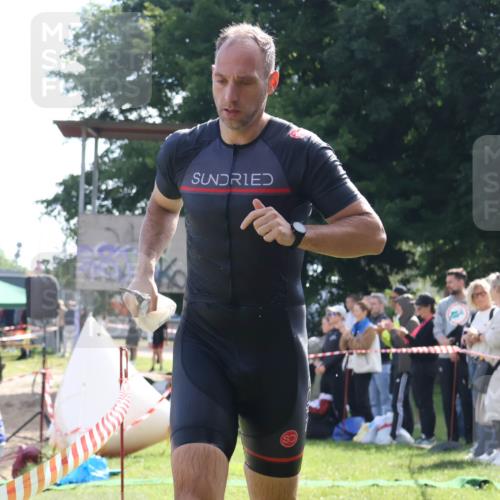 16.06.2024 - 26. Vierlanden-Triathlon Lena Gebhardt http://msf.ph/oto/6314962 16.06.2024 09:45:49 Schwimmen 51, 152, 51, 152 meine-sportfotos.de