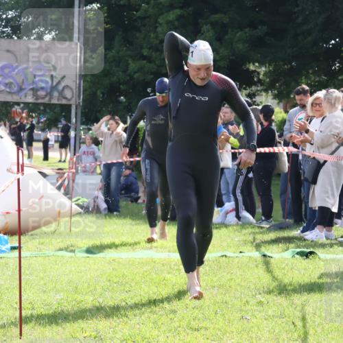 16.06.2024 - 26. Vierlanden-Triathlon Lena Gebhardt http://msf.ph/oto/6315008 16.06.2024 09:46:07 Schwimmen 54, 84, 92, 54, 84, 92 meine-sportfotos.de