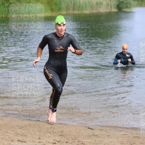 16.06.2024 - 26. Vierlanden-Triathlon Strokosch-Dieckow http://msf.ph/oto/6315085 16.06.2024 09:59:52 Schwimmen 201, 204, 201, 204 meine-sportfotos.de
