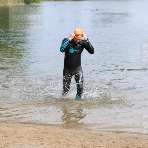 16.06.2024 - 26. Vierlanden-Triathlon Strokosch-Dieckow http://msf.ph/oto/6315099 16.06.2024 09:59:59 Schwimmen 95, 201, 204, 95, 201, 204 meine-sportfotos.de