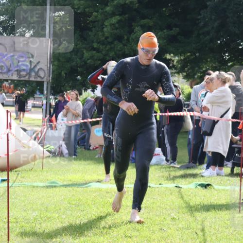 16.06.2024 - 26. Vierlanden-Triathlon Lena Gebhardt http://msf.ph/oto/6315129 16.06.2024 09:46:44 Schwimmen 89, 115, 138, 89, 115, 138 meine-sportfotos.de
