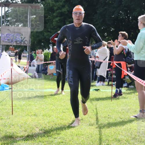 16.06.2024 - 26. Vierlanden-Triathlon Lena Gebhardt http://msf.ph/oto/6315134 16.06.2024 09:46:45 Schwimmen 89, 115, 131, 138, 89, 115, 131, 138 meine-sportfotos.de