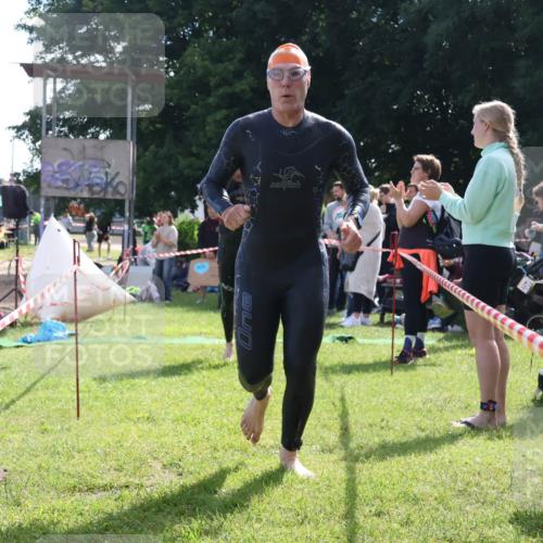 16.06.2024 - 26. Vierlanden-Triathlon Lena Gebhardt http://msf.ph/oto/6315137 16.06.2024 09:46:46 Schwimmen 115, 131, 138, 115, 131, 138 meine-sportfotos.de