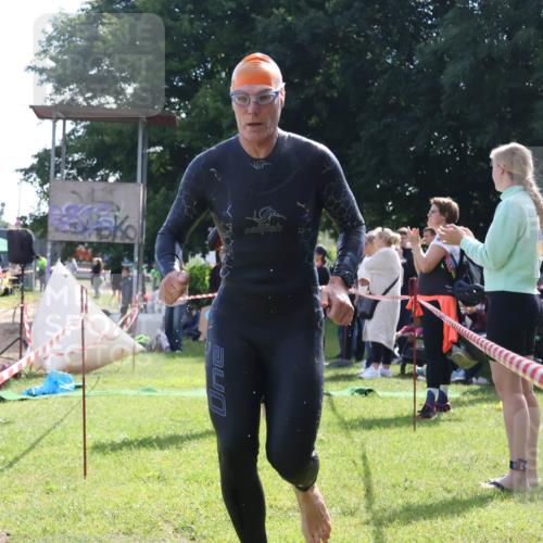 16.06.2024 - 26. Vierlanden-Triathlon Lena Gebhardt http://msf.ph/oto/6315140 16.06.2024 09:46:46 Schwimmen 115, 131, 138, 115, 131, 138 meine-sportfotos.de