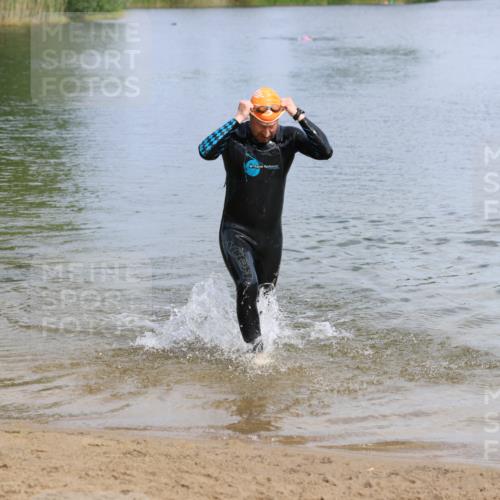 16.06.2024 - 26. Vierlanden-Triathlon Strokosch-Dieckow http://msf.ph/oto/6315147 16.06.2024 10:00:00 Schwimmen 95, 201, 204, 95, 201, 204 meine-sportfotos.de