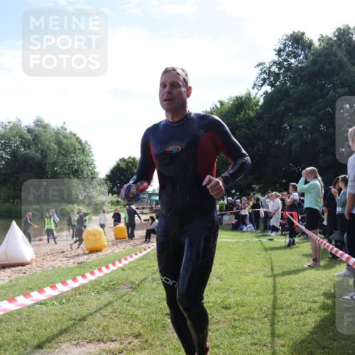 16.06.2024 - 26. Vierlanden-Triathlon Lena Gebhardt http://msf.ph/oto/6315169 16.06.2024 09:46:50 Schwimmen 115, 125, 131, 158, 115, 125, 131, 158 meine-sportfotos.de