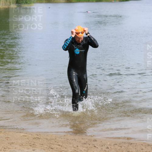 16.06.2024 - 26. Vierlanden-Triathlon Strokosch-Dieckow http://msf.ph/oto/6315173 16.06.2024 10:00:00 Schwimmen 95, 201, 204, 95, 201, 204 meine-sportfotos.de