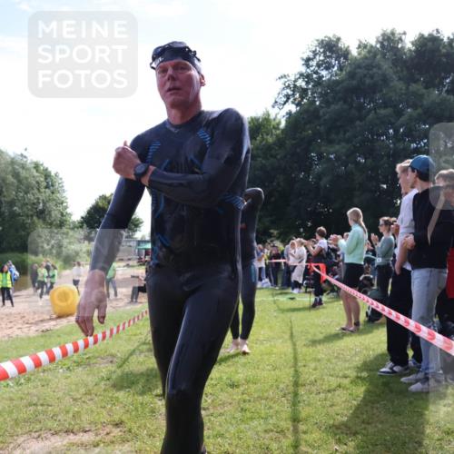16.06.2024 - 26. Vierlanden-Triathlon Lena Gebhardt http://msf.ph/oto/6315218 16.06.2024 09:47:08 Schwimmen 4, 124, 125, 4, 124, 125 meine-sportfotos.de