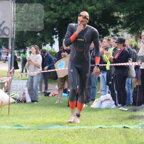 16.06.2024 - 26. Vierlanden-Triathlon Lena Gebhardt http://msf.ph/oto/6315258 16.06.2024 09:47:52 Schwimmen 33, 98, 33, 98 meine-sportfotos.de
