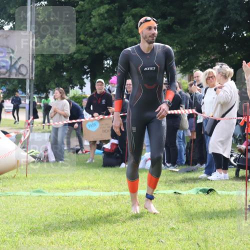 16.06.2024 - 26. Vierlanden-Triathlon Lena Gebhardt http://msf.ph/oto/6315264 16.06.2024 09:47:54 Schwimmen 33, 98, 33, 98 meine-sportfotos.de