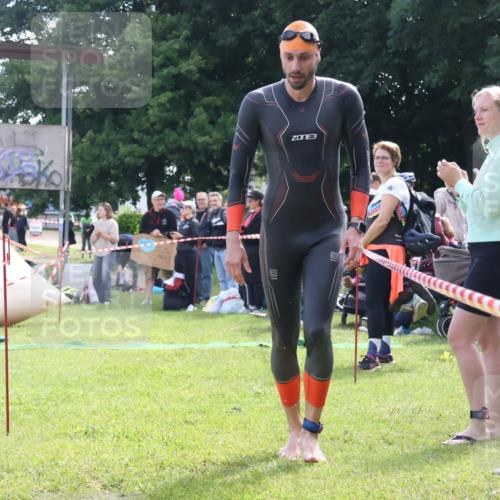 16.06.2024 - 26. Vierlanden-Triathlon Lena Gebhardt http://msf.ph/oto/6315277 16.06.2024 09:47:57 Schwimmen 33, 98, 33, 98 meine-sportfotos.de