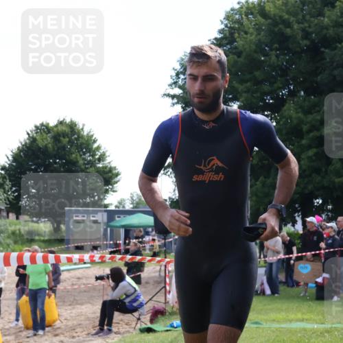 16.06.2024 - 26. Vierlanden-Triathlon Lena Gebhardt http://msf.ph/oto/6315311 16.06.2024 09:48:10 Schwimmen 33, 78, 171, 33, 78, 171 meine-sportfotos.de