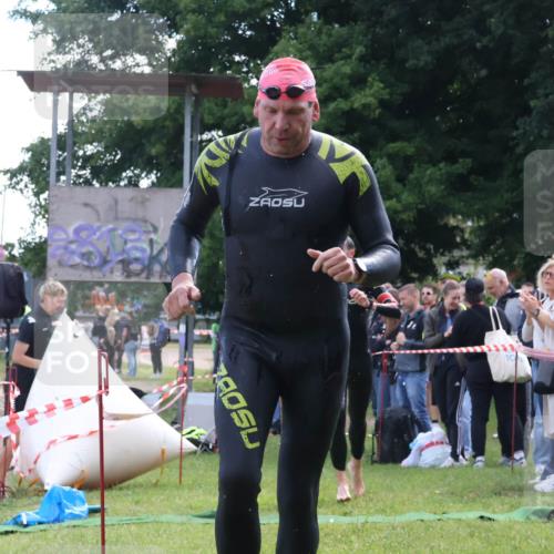 16.06.2024 - 26. Vierlanden-Triathlon Lena Gebhardt http://msf.ph/oto/6315443 16.06.2024 09:49:28 Schwimmen 27, 139, 174, 27, 139, 174 meine-sportfotos.de
