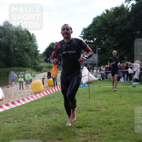 16.06.2024 - 26. Vierlanden-Triathlon Lena Gebhardt http://msf.ph/oto/6315461 16.06.2024 09:49:32 Schwimmen 27, 139, 27, 139 meine-sportfotos.de